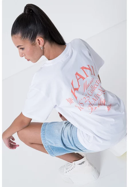 Тениска с лого на гърба