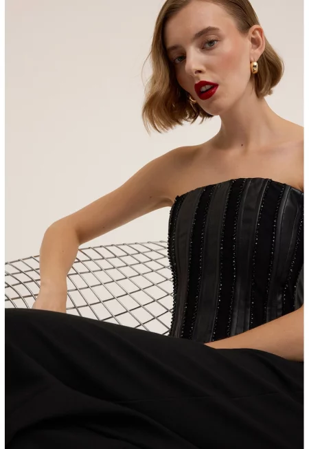 Топ без ръкави с декоративни камъни