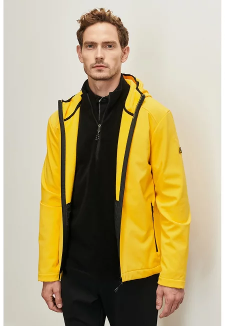 Яке с качулка и джобове встрани