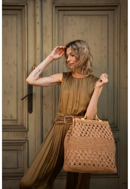 Дамска чанта  модел Ellis - бежова - система за затваряне с магнитни капси - размер One Size