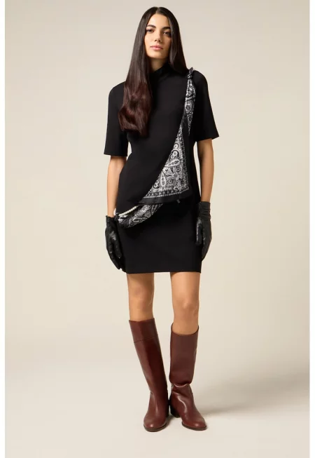 Къса рокля с къси ръкави