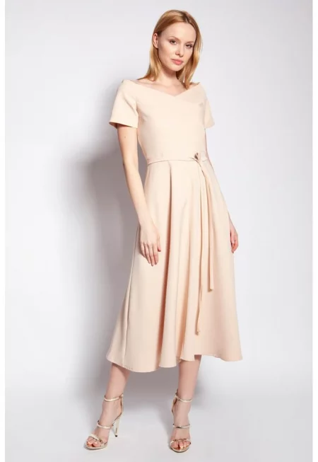 Миди рокля с къси ръкави и разкроена долна част