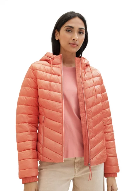 Подплатено зимно яке с капитониран дизайн