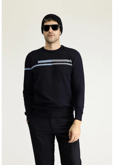 Пуловер с овално деколте и контрастно райе