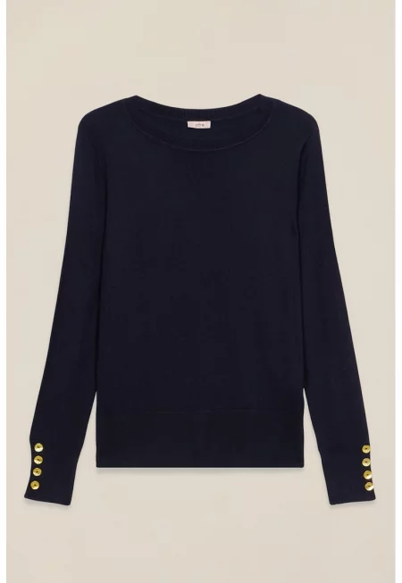 Пуловер с овално деколте