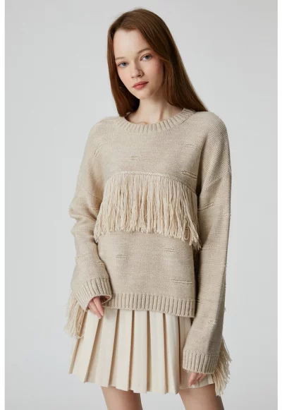 Пуловер с ресни