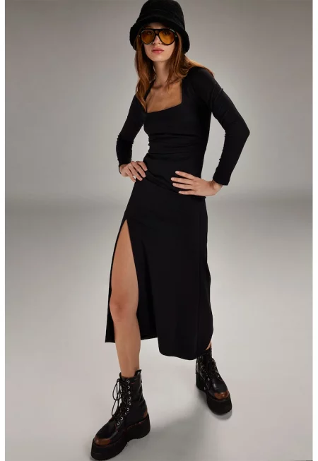 Рокля Raven с квадратно деколте - Черен