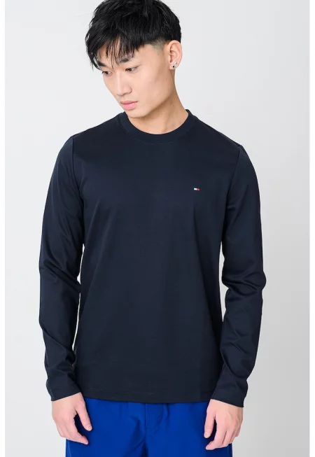 Слим блуза с овално деколте