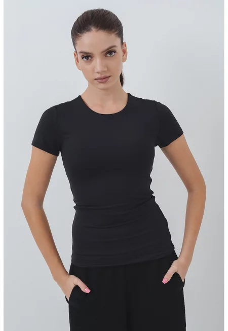 Слим тениска с овално деколте