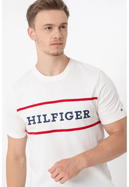 Тениска с овално деколте и принт