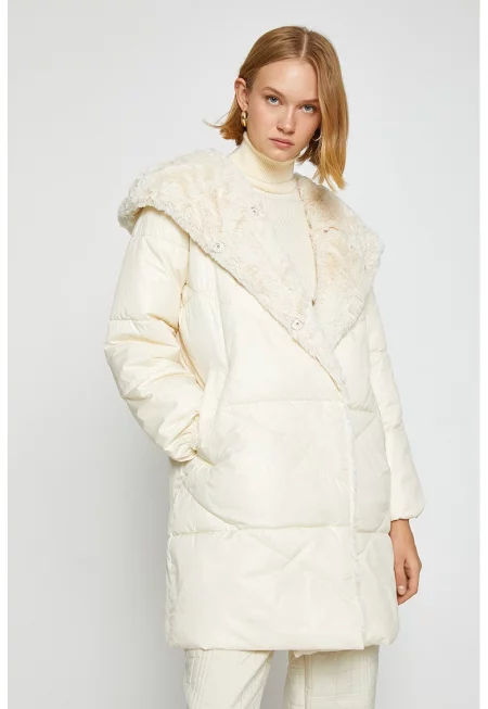 Зимно капитонирано яке с качулка