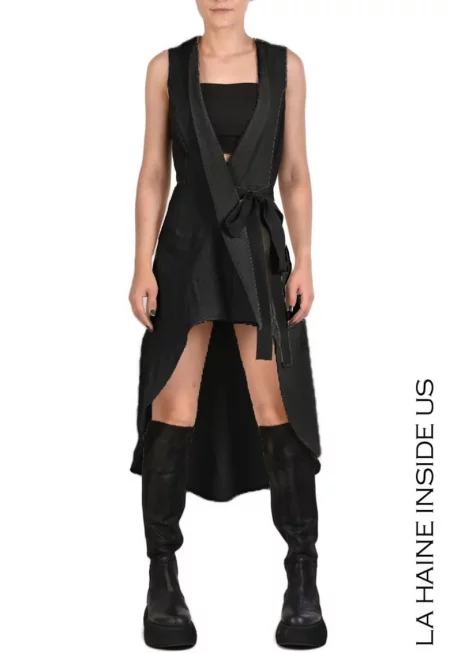 Асиметрична рокля тип жилетка - със странично закопчаване - Черен