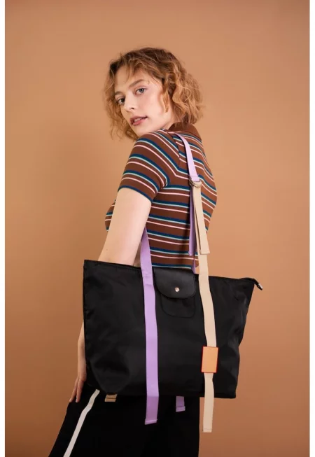 Дамска чанта  модел Amaris - черна - размер One Size - хидрофобен материал - закопчаване с цип