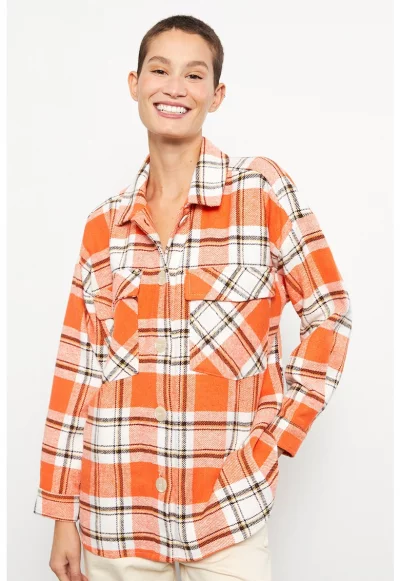 Карирано яке тип риза