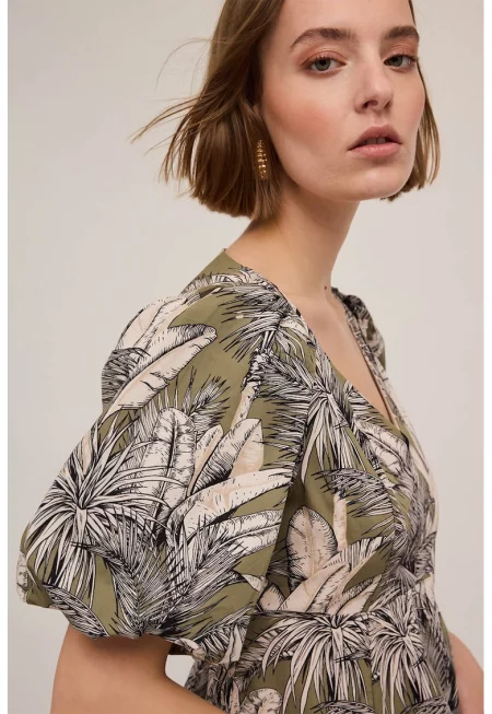 Къса шпиц блуза - Маслинено зелено/Крем