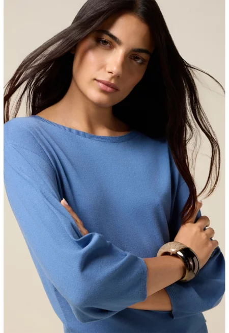 Пуловер с овално деколте