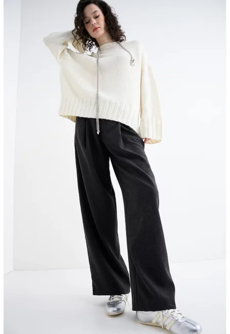 Пуловер с вълна с паднали ръкави