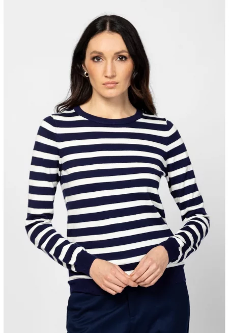 Раиран пуловер с овално деколте