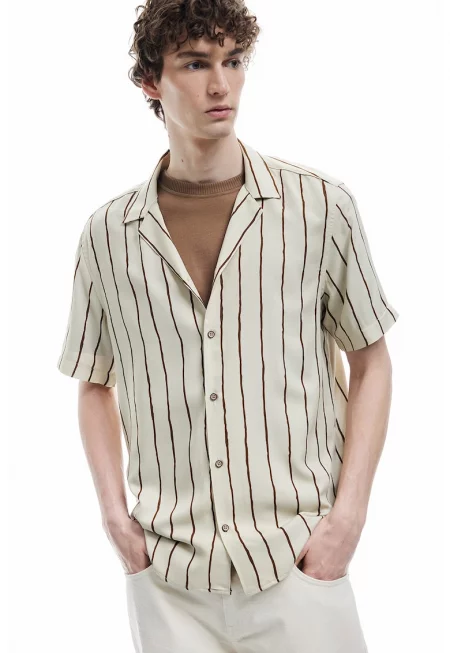 Раирана риза с яка и ревери