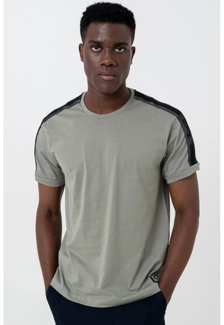 Тениска с овално деколте