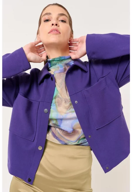 Яке с джобове на гърдите и капси