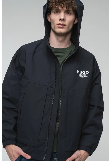 Яке с качулка и лого