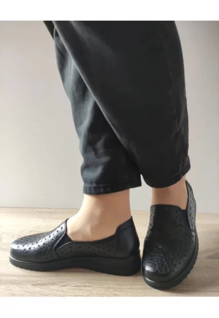 Дамски ежедневни обувки  460006A 01-N перфорирани - Черни - Черен