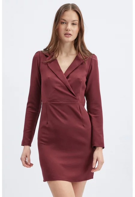 Къса вталена рокля