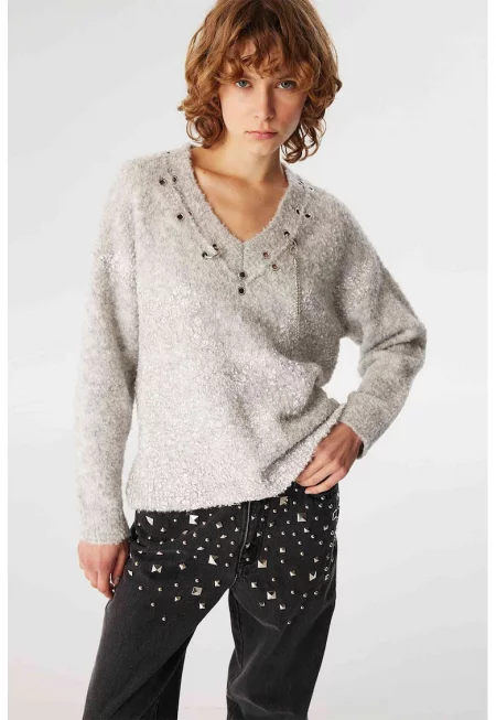 Мъхест пуловер с метални детайли - Светлосив меланж