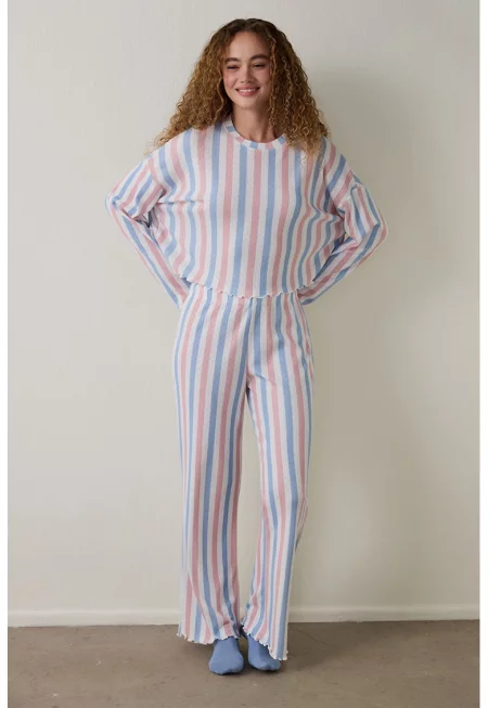 Раирана пижама с къдрави краища