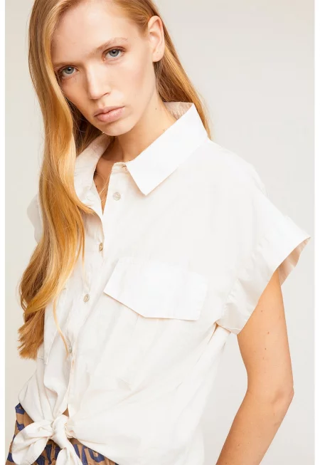 Риза с къси ръкави и джобове с капаче - Слонова кост