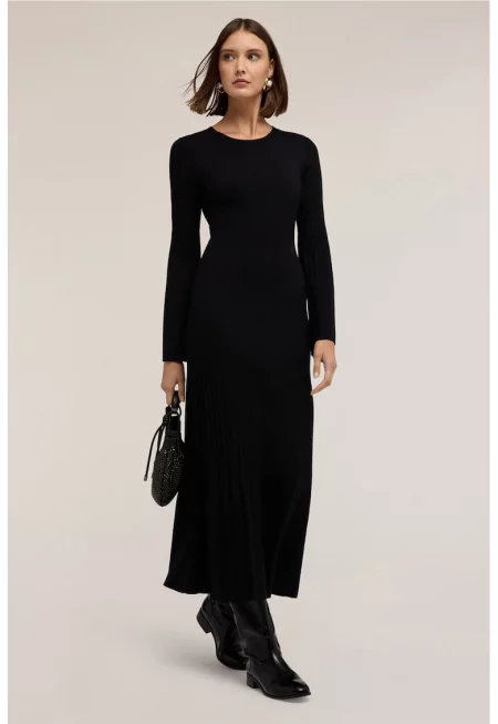 Рокля-блуза с овално деколте