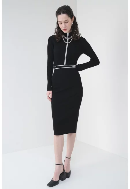 Рокля с лого