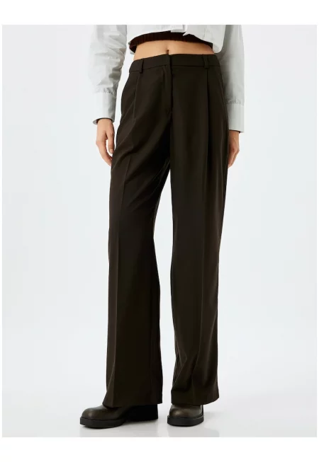 Широк панталон с лицеви басти