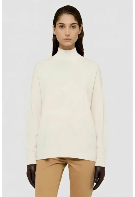 Свободен пуловер със средновисока яка - Мръснобял