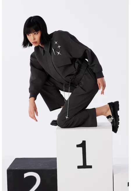 Свободно яке с метални детайли