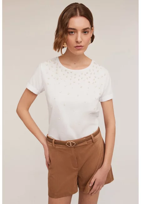 Тениска с овално деколте и декоративни камъни - Тъмнокафяв/Мръснобял