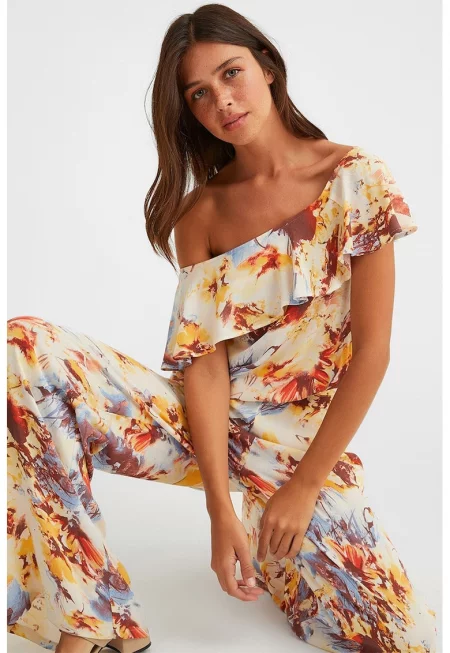 Абстрактна блуза с голо рамо и дипли