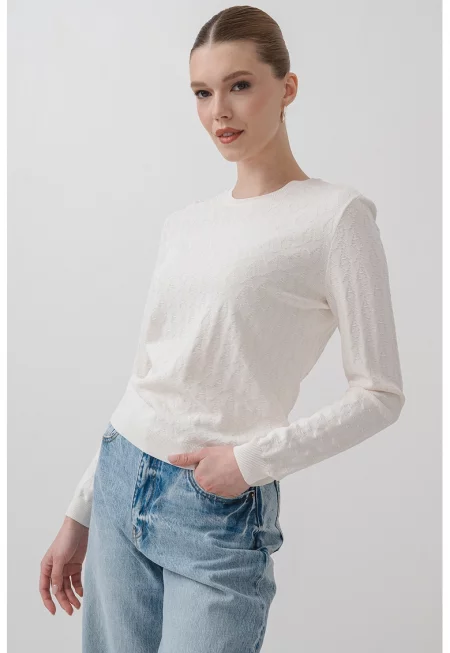 Фино плетен пуловер с овално деколте - Слонова кост