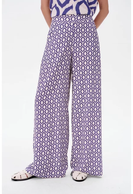 Панталони със свободна кройка и графичен модел