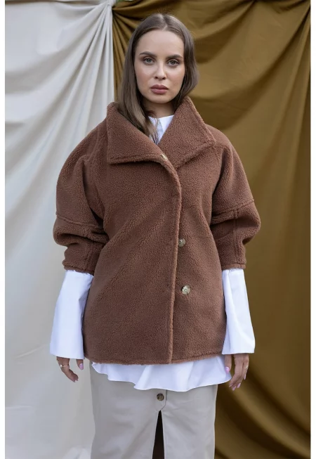 Плюшено палто с джобове встрани