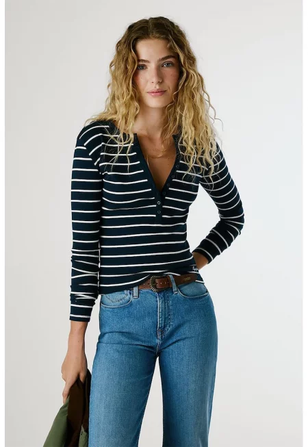 Раирана блуза с дълги ръкави и шпиц