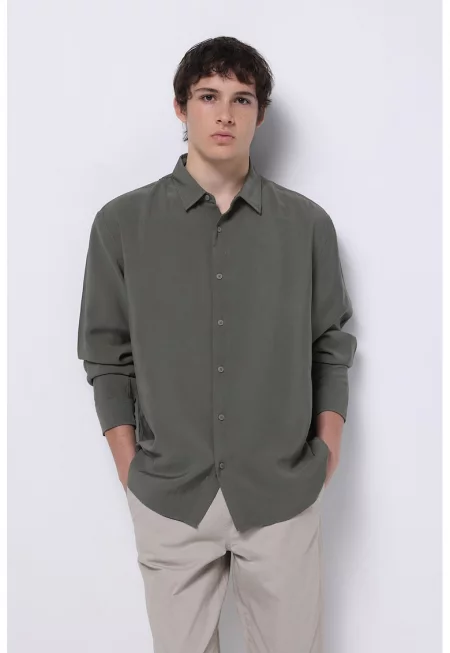 Риза със стандартна кройка