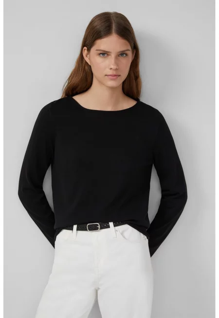 Семпъл пуловер с овално деколте