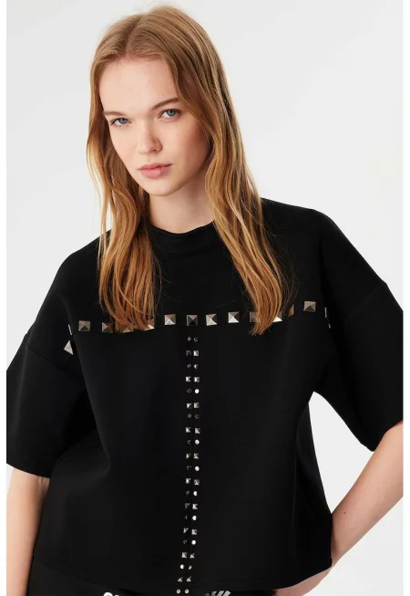 Тениска с паднали ръкави и декоративни капси - Черен