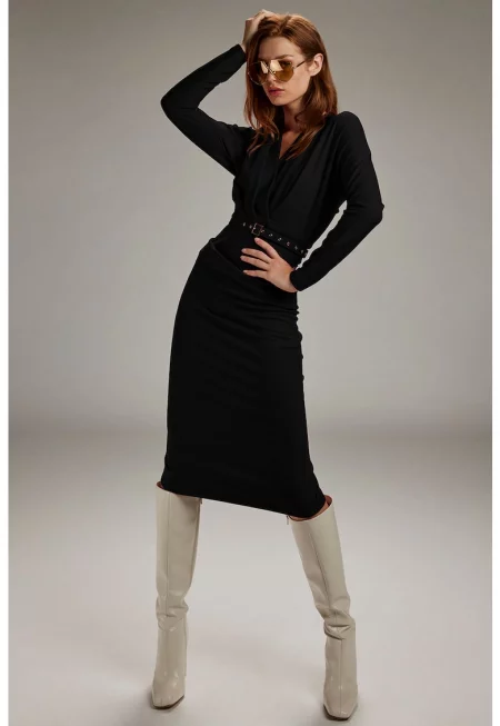 Вталена рокля с шпиц и колан - Черен