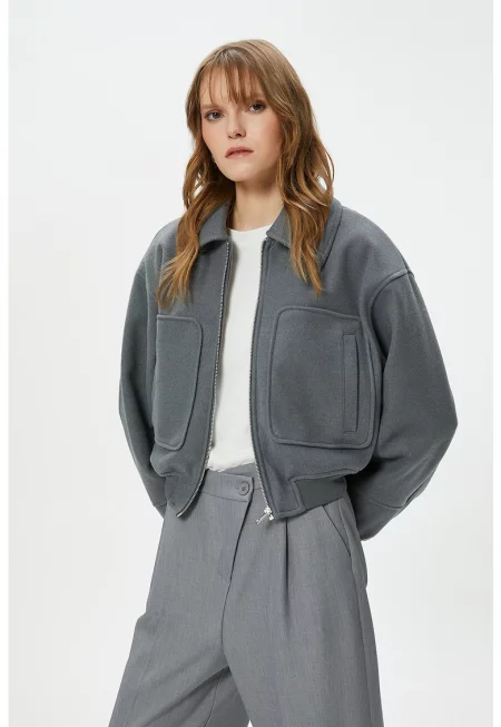 Яке с джобове на гърдите