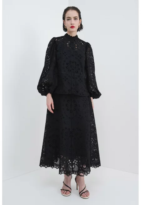 Блуза с бродерии и ниска яка - Черен/Прозрачен