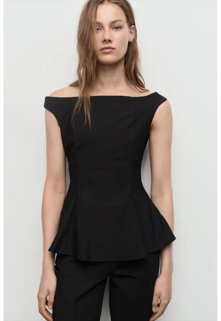Едноцветна блуза с голи рамене