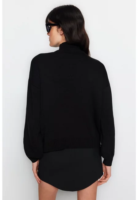 Фино плетен пуловер с верижка